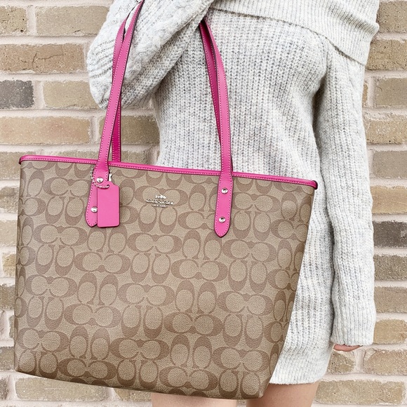 Gaby’sBags👜💕-NWT Coach Purse khaki signature - Picture 4 of 5